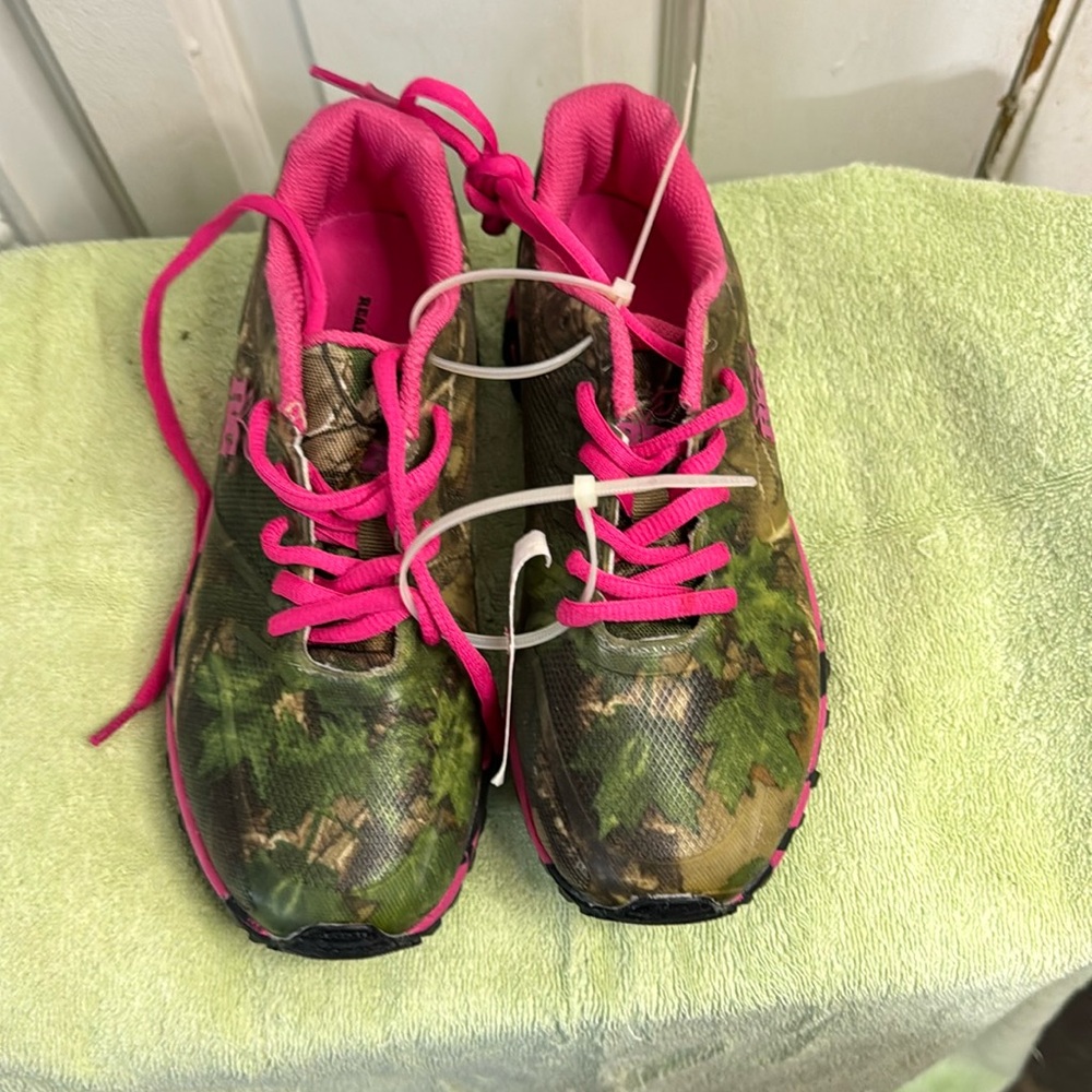 REALTREE Girl Mamba Camo Hot Pink Sneakers Athletic Hunting Shoes 4